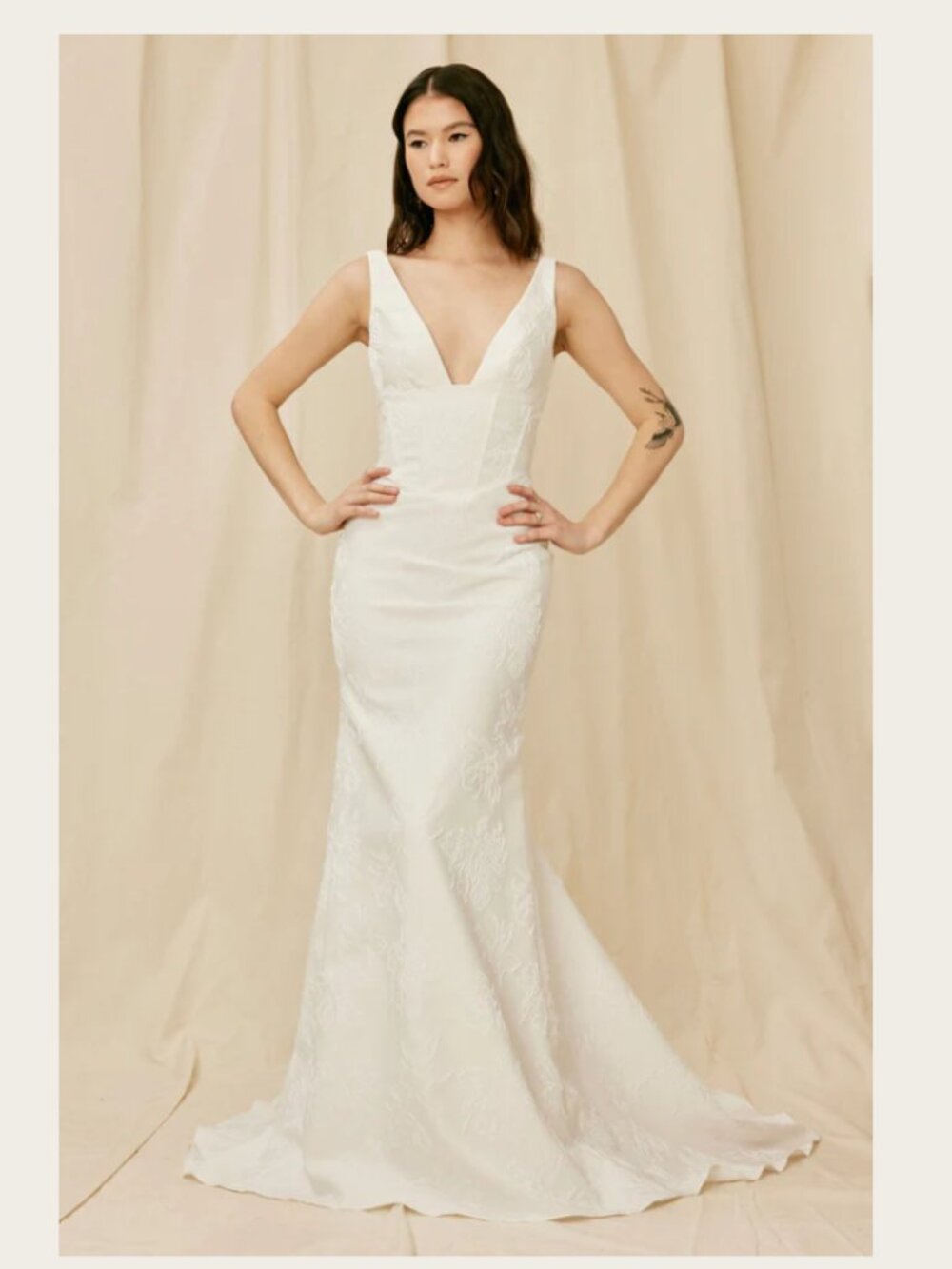 Lovenote Marilyn Wedding Dress, Detachable Sleeves, and Veil